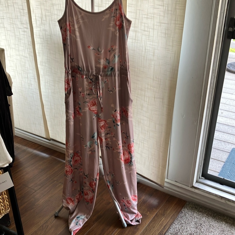 Floral jumpsuit with pockets